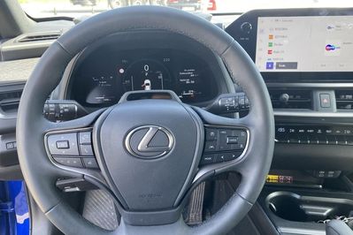 Lexus UX 300h F Sport Design