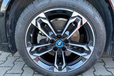 BMW iX1 xDrive30 M Sport