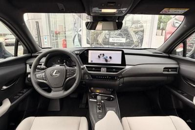 Lexus UX 300h F Sport Design 2.0 Hybrid Dynamic Force
