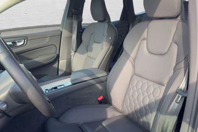 Volvo XC60 B5 B AWD Plus Dark aut