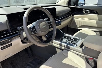 Kia Carnival Signature 9os.