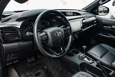 Toyota HiLux Double Cab Invincible 4x4  AT