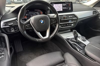 BMW Seria 5 520i mHEV