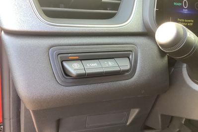 Renault Captur Techno 1.8 E-Tech Full Hybrid AT