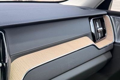 Volvo XC60 B5 B AWD Ultra Dark