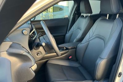 Lexus UX 300h F Sport Design