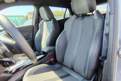 Peugeot 2008 1.2 PureTech EAT8