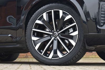 Volvo XC90 T8 AWD Plug-In Hybrid Ultra Dark