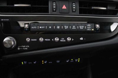 Lexus ES 300h Prestige