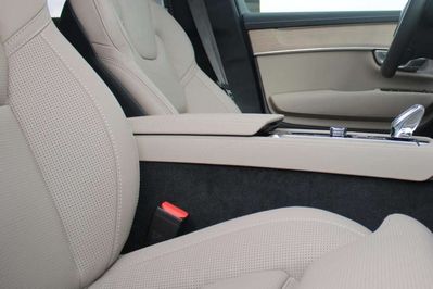 Volvo XC90 T8 AWD Plug-In Hybrid Ultra Dark 7os