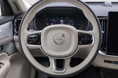 Volvo XC60 T8 Plug-In Hybrid AWD Ultra Bright