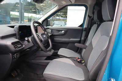Ford Transit Courier Limited Elektryczny A1