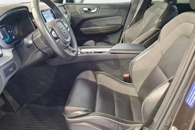 Volvo XC60 B5 B AWD Plus Dark