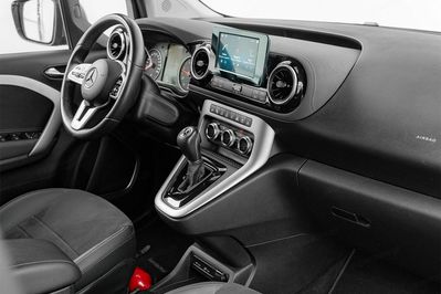 Mercedes T klasa T180d Progressive AT