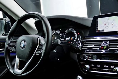 BMW Seria 5 530e xDrive Luxury Line