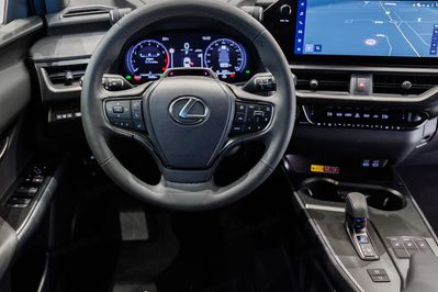 Lexus UX 300h F Sport Design