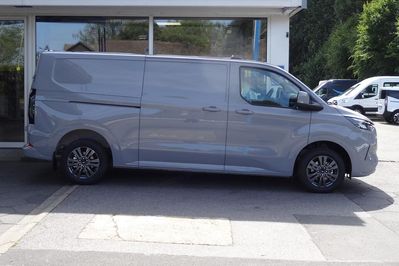 Ford Transit Custom 320 L2H1 Limited A8