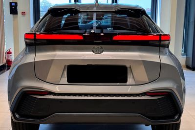 Toyota C-HR Style 2.0 Hybrid Dynamic Force Plug-in