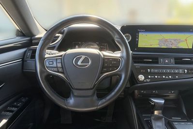 Lexus ES 300h Business Edition