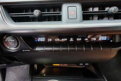 Lexus UX 300h F Sport Design 2.0 Hybrid Dynamic Force