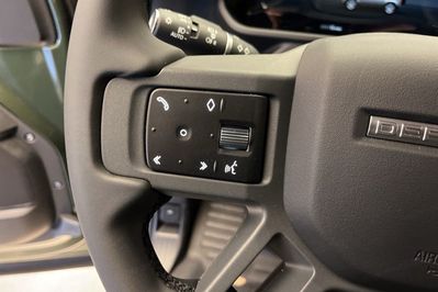 Land Rover Defender 110 D250 X-Dynamic SE