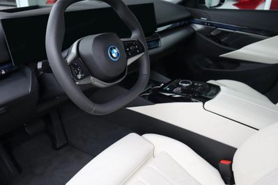 BMW i5 eDrive40