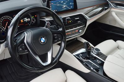 BMW Seria 5 520d xDrive Luxury Line aut