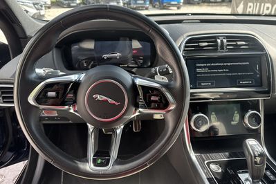 Jaguar XE 2.0 P250 R-Dynamic HSE aut