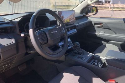 Toyota HiLux mHEV Double Cab Active 4x4 aut
