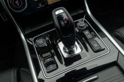 Jaguar XE 2.0 D200 AWD R-Dynamic Black