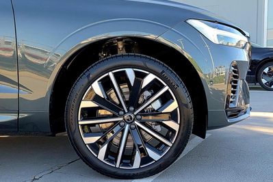 Volvo XC60 T8 Plug-In Hybrid AWD Ultra Dark