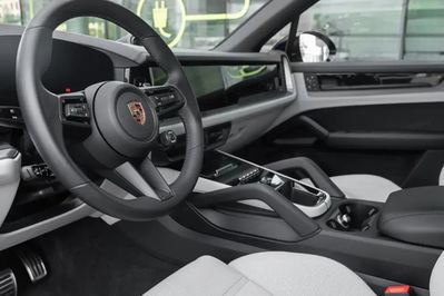 Porsche Cayenne Coupe E-Hybrid  Black Edition