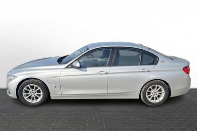 BMW Seria 3 330e iPerformance Advantage