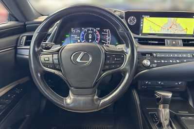 Lexus ES 300h Business Edition