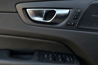 Volvo XC60 B5 B AWD Plus Dark