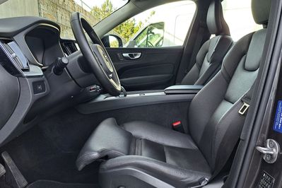 Volvo XC60 B4 D AWD Plus Dark
