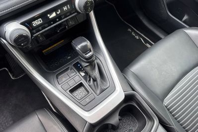 Toyota RAV4 Black Edition by JBL 2.5 Hybrid