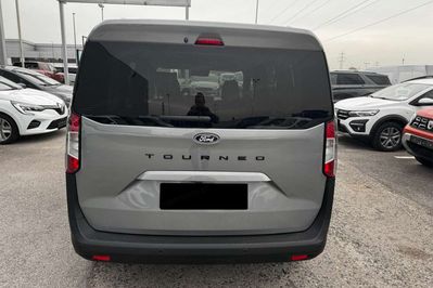 Ford Tourneo Courier Titanium