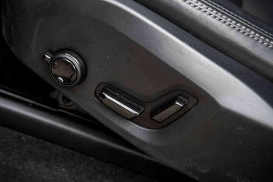 Volvo XC90 T8 AWD Plug-In Hybrid Ultra Dark