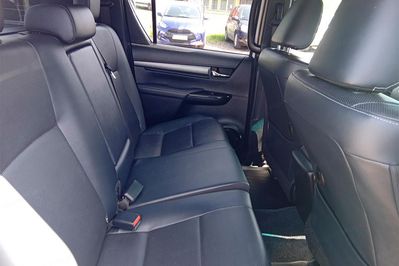 Toyota HiLux Invincible 4x4 AT