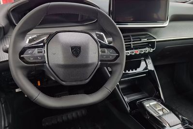 Peugeot 2008 Allure e-DCS 1.2 mHEV
