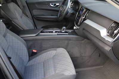 Volvo XC60 T6 Plug-In Hybrid AWD Ultra Dark