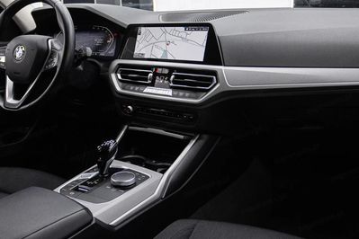 BMW Seria 3 318i Advantage aut