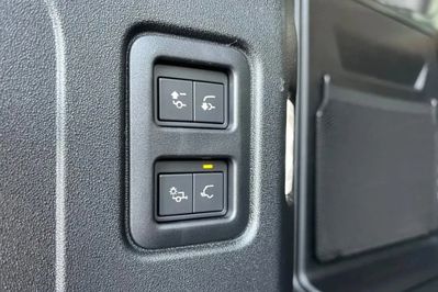 Land Rover Defender 110 D250 X-Dynamic AWD HSE