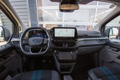 Ford Tourneo Custom 2.5 PHEV CVT L1 Sport