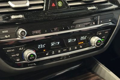 BMW Seria 5 520d xDrive Luxury Line