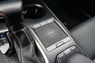 Lexus UX 250h F Impression