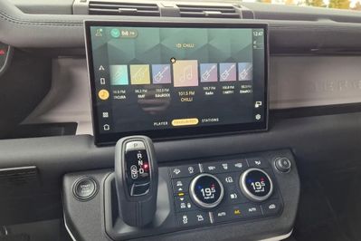 Land Rover Defender 110 D200 X-Dynamic SE