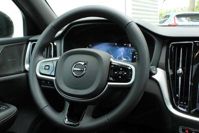 Volvo V60 T6 AWD Plug-In Hybrid Plus Dark