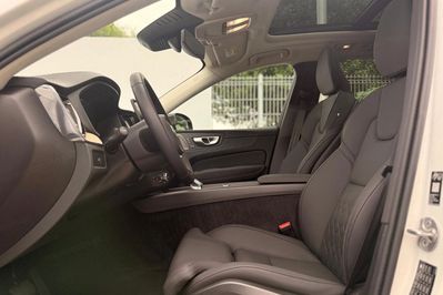 Volvo XC60 B5 B AWD Plus Dark aut